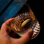 Copo de Whiskey com Entalhe Artesanal de Alto Brilho e Fundo Espesso - Haustter - Haustter