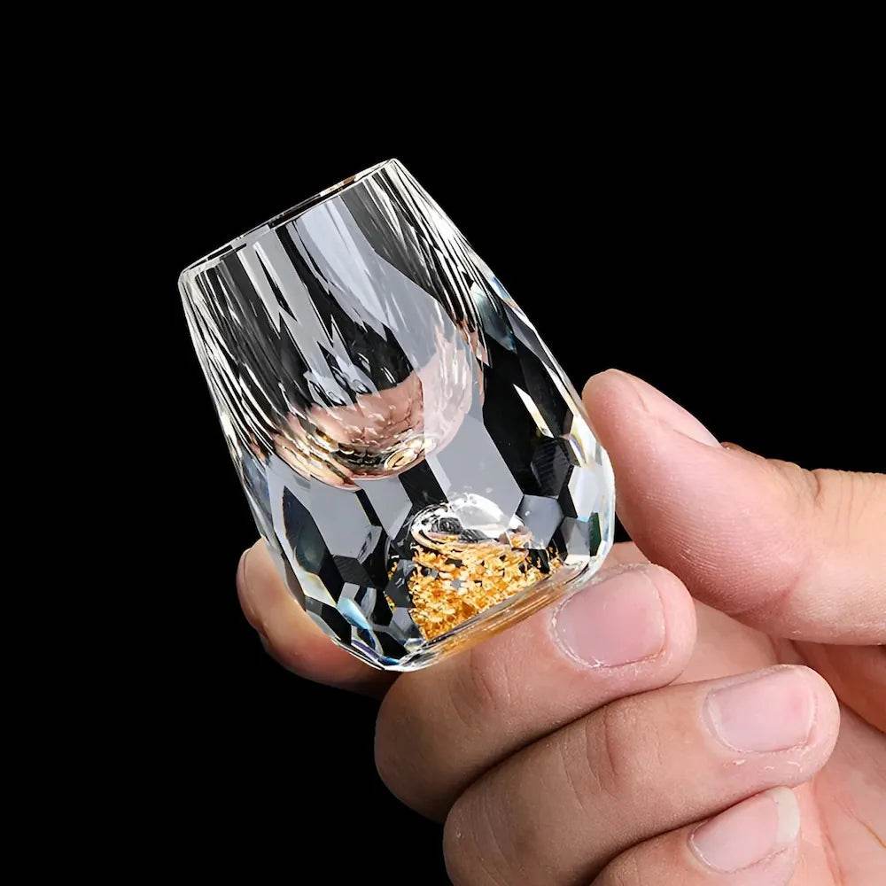 Copo Diamante Luxo com Fundo Duplo e Lascas Douradas para Baijiu, Licor, Cachaça, Tequila e Shots - Haustter - Haustter