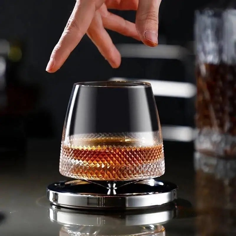 Copo Giratório Lapidado para Whisky com Base Inox