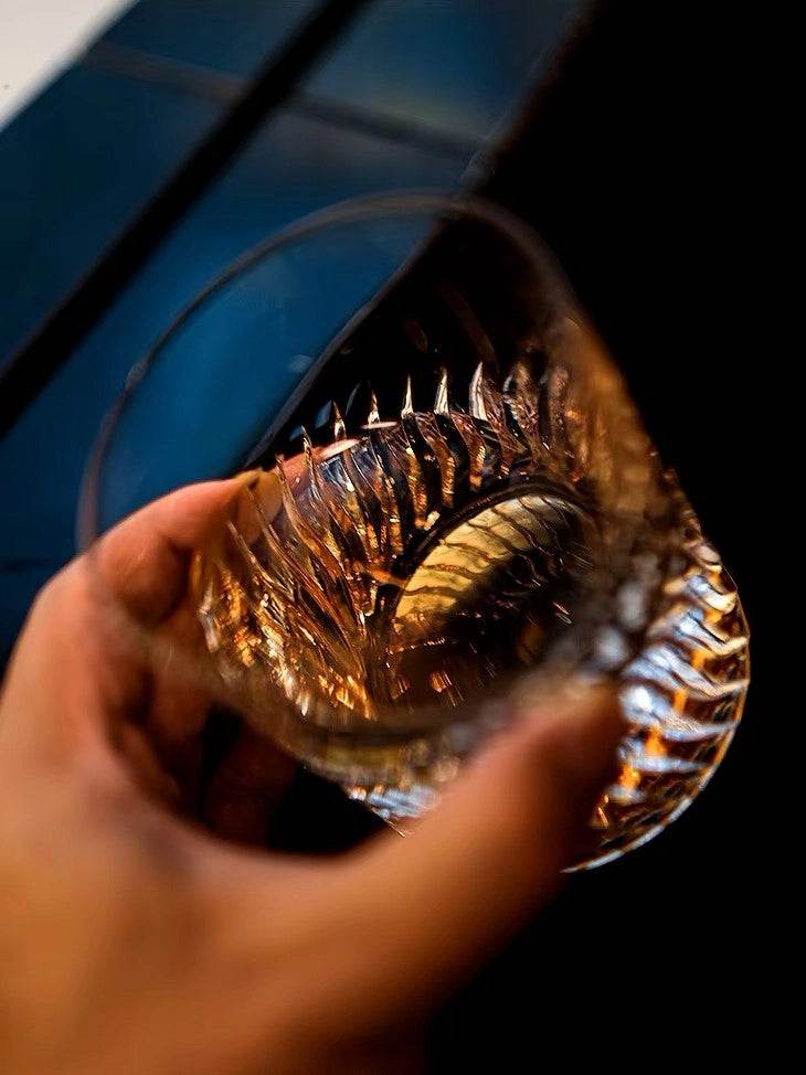 Copo de Whiskey com Entalhe Artesanal de Alto Brilho e Fundo Espesso - Haustter - Haustter