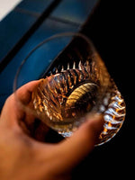 Copo de Whiskey com Entalhe Artesanal de Alto Brilho e Fundo Espesso - Haustter - Haustter