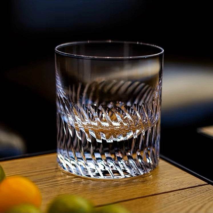 Copo de Whiskey com Entalhe Artesanal de Alto Brilho e Fundo Espesso - Haustter - Haustter