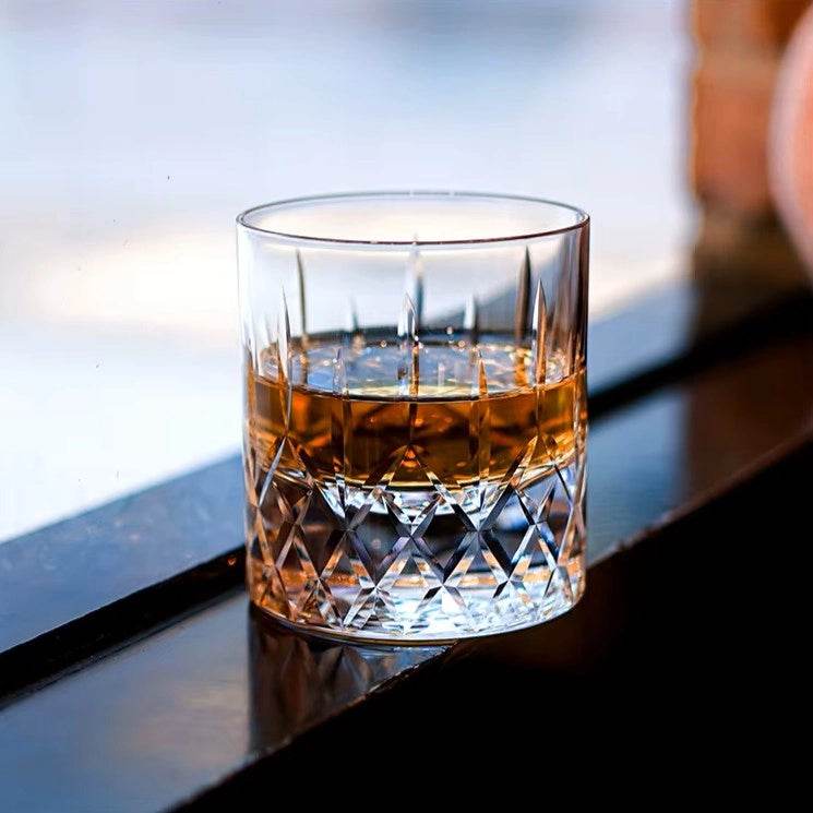 Copo de Whiskey com Entalhe Artesanal de Alto Brilho e Fundo Espesso - Haustter - Haustter