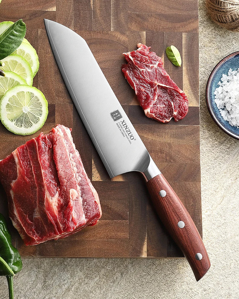 Faca Santoku angular 7.1 em aço composto e cabo de madeira vermelha