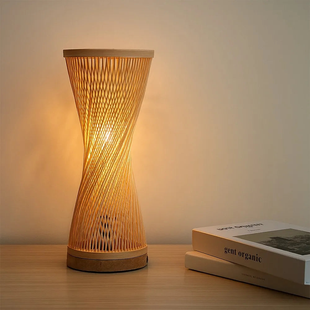Luminária de mesa em bambu trançado