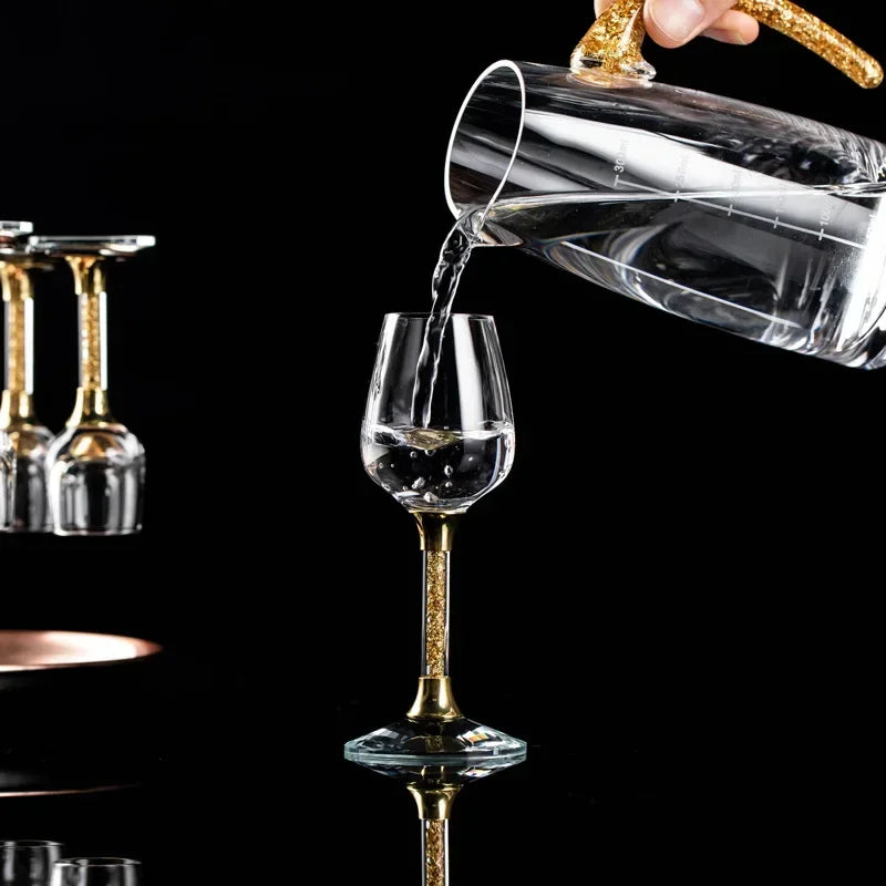 Taça Transparente com Haste Dourada para Baijiu e Destilados Premium