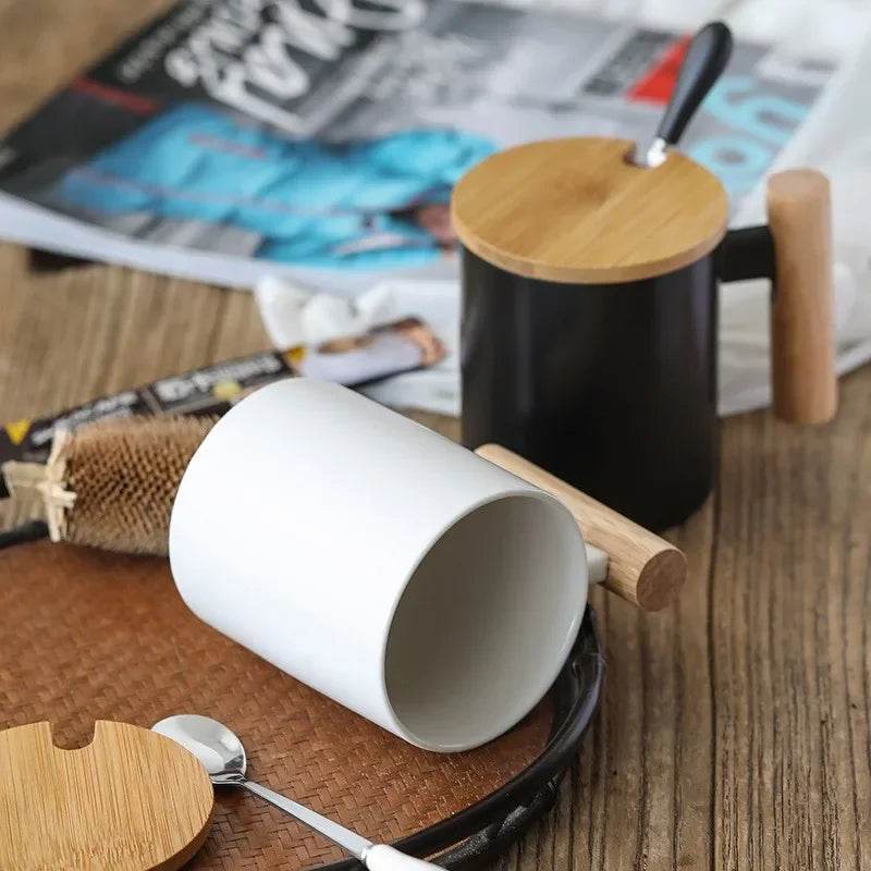 Caneca de Cerâmica 310ml com Alça de Madeira, Tampa e Colher, Presente Perfeito para Casais e Decoração de Escritório - Haustter - Haustter