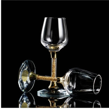 Taça Transparente com Haste Dourada para Baijiu e Destilados Premium
