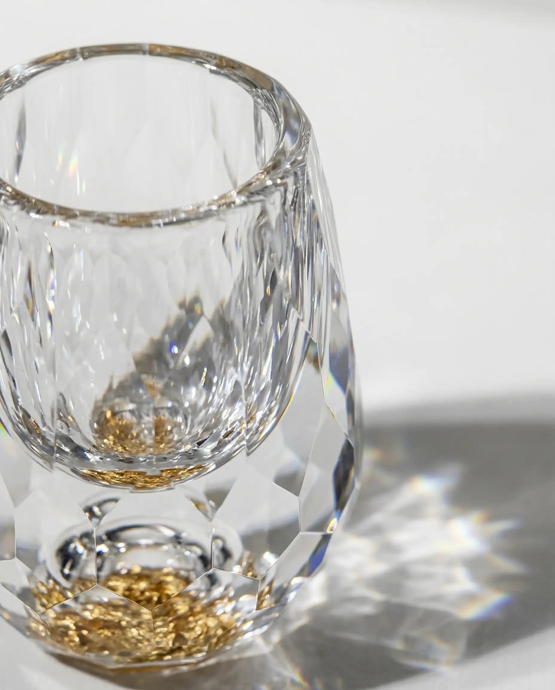 Copo Diamante Luxo com Fundo Duplo e Lascas Douradas para Baijiu, Licor, Cachaça, Tequila e Shots | Haustter