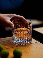 Copo de Whiskey com Entalhe Artesanal de Alto Brilho e Fundo Espesso - Haustter - Haustter