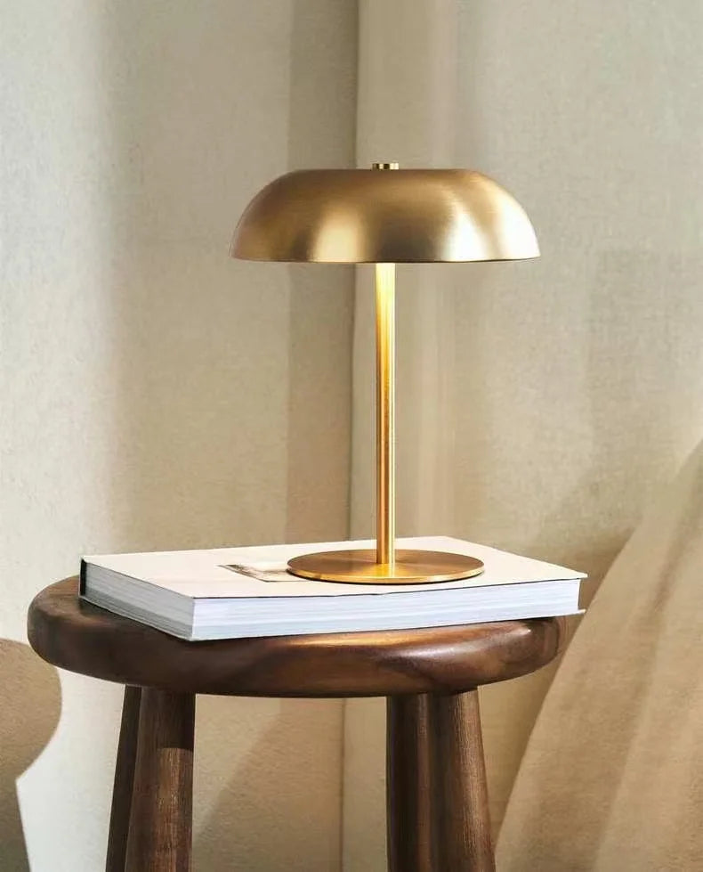 Lâmpada de mesa sem fio em metal com toque e 3 tons de luz