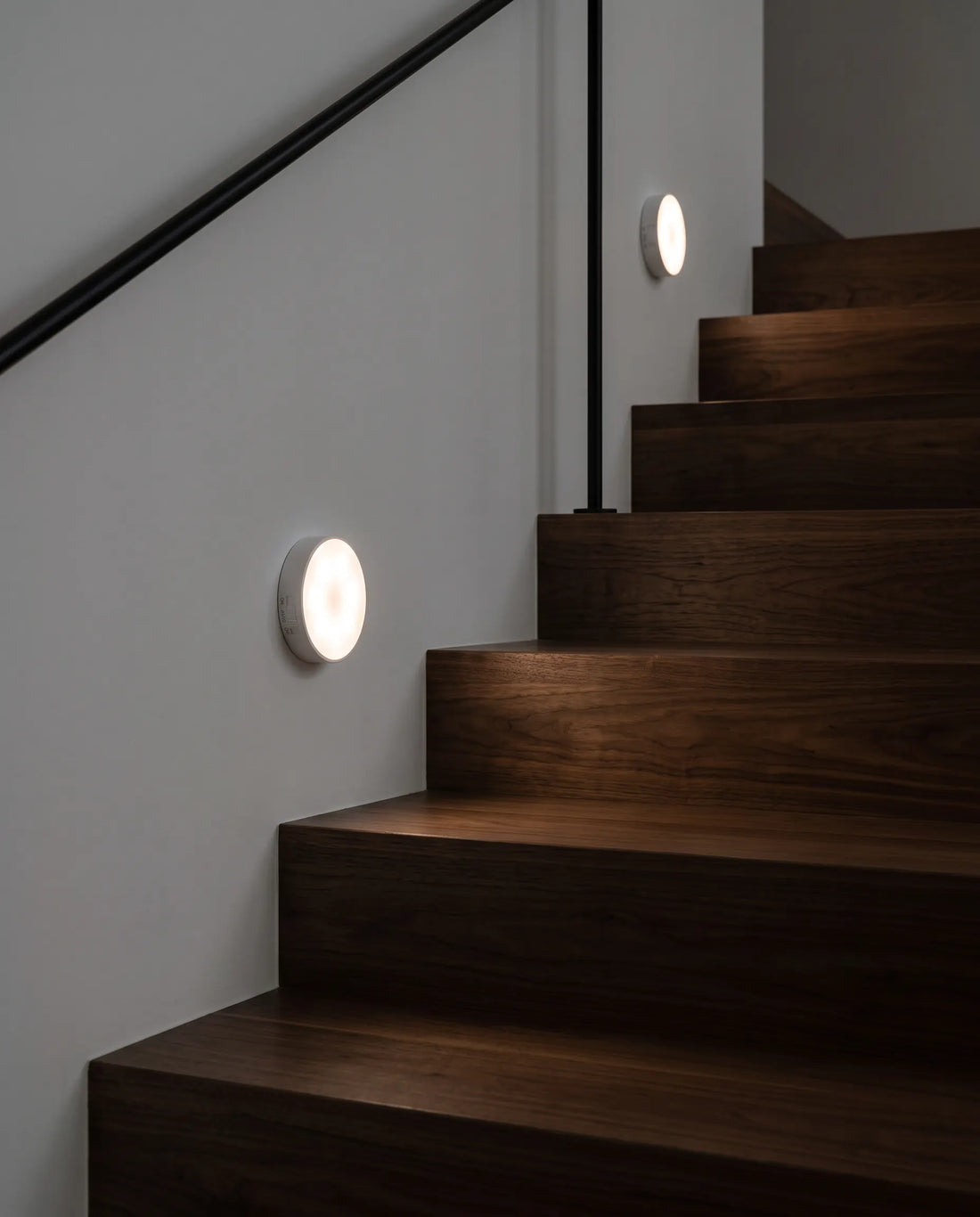 Luz LED Recarregável com Sensor de Movimento e Ímã