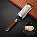 Ralador Manual de Aço Inox com Cabo de Madeira - Haustter - Haustter